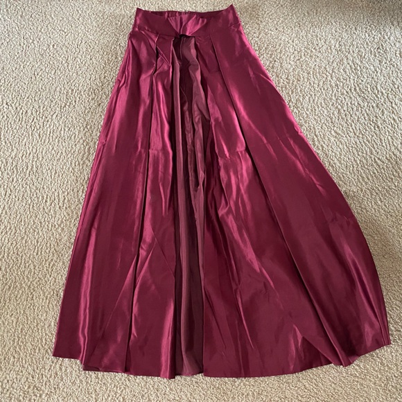 NWT Lover in Paris Satin Jumpsuit Detachable Waist Cape Pants Dress burgundy - Picture 4 of 8